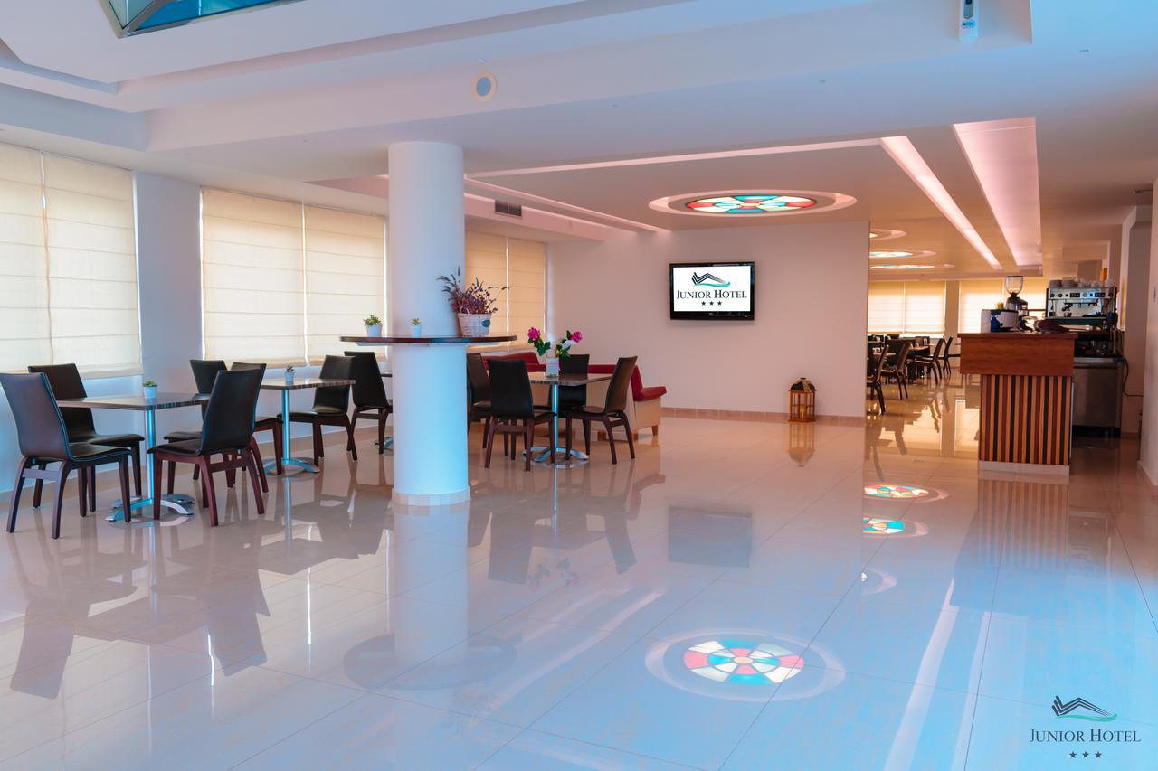 Junior Hotel 伊利亚 外观 照片