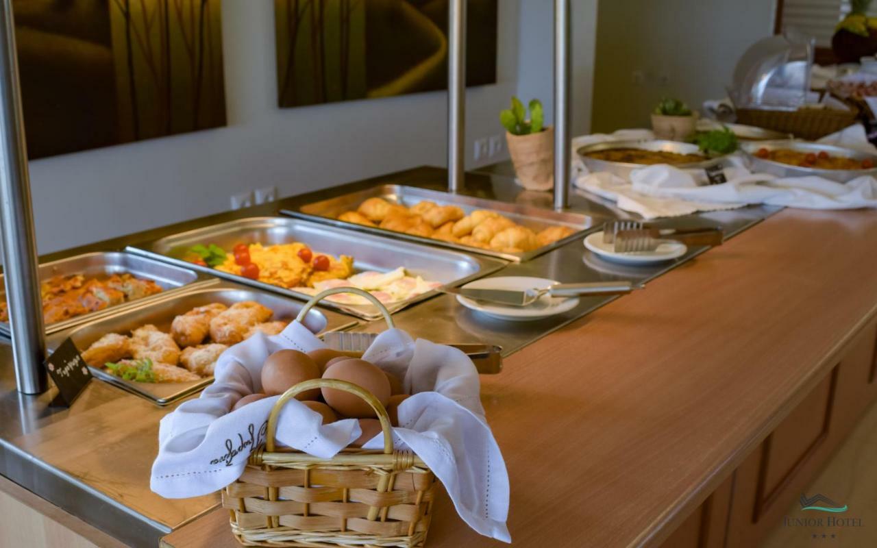 Junior Hotel 伊利亚 外观 照片