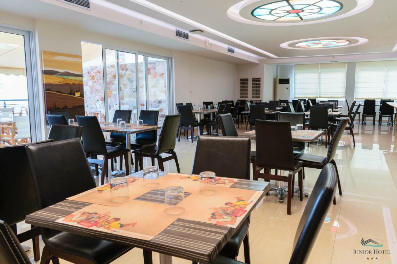 Junior Hotel 伊利亚 外观 照片
