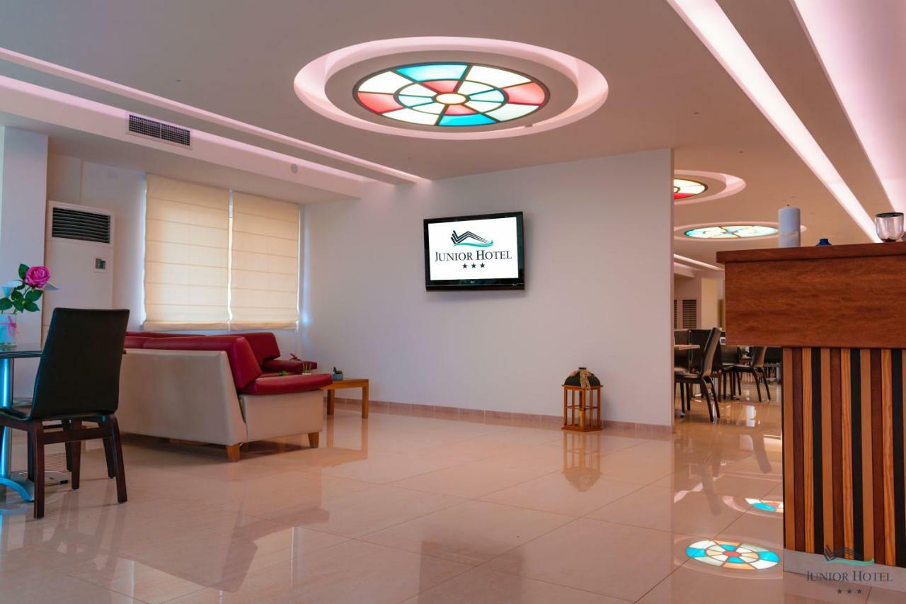 Junior Hotel 伊利亚 外观 照片