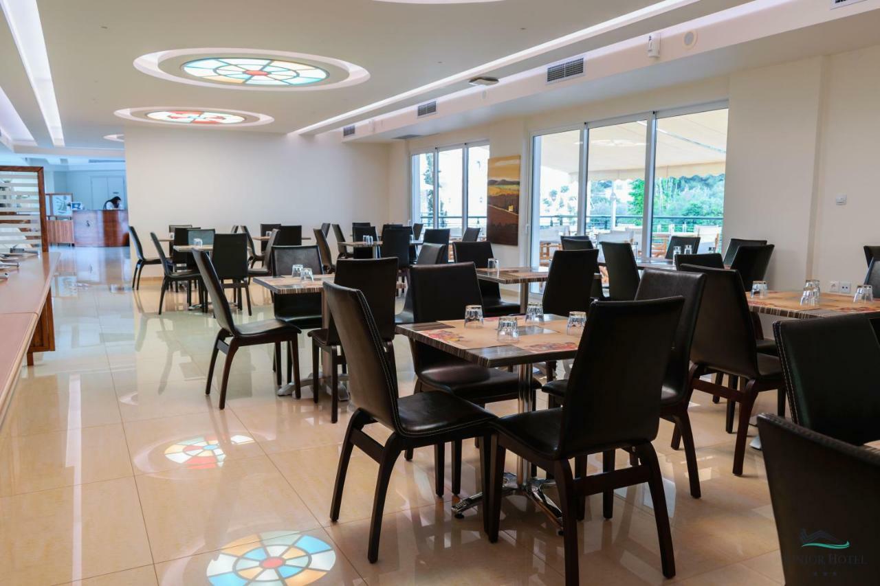 Junior Hotel 伊利亚 外观 照片